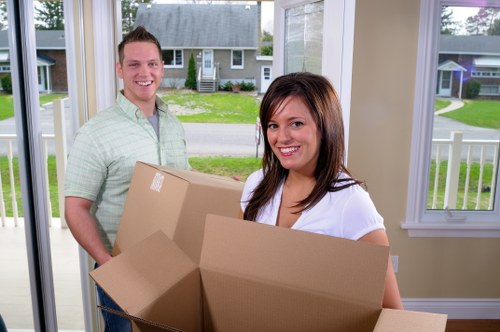 Reliable Shoreditch van service for residential and commercial moving jobs