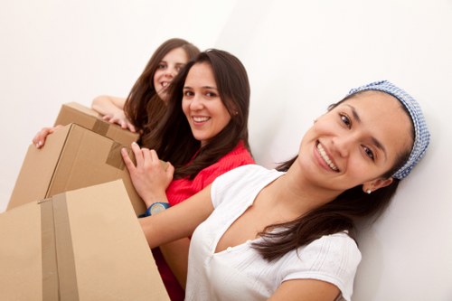 Shoreditch moving service handling furniture and boxes efficiently